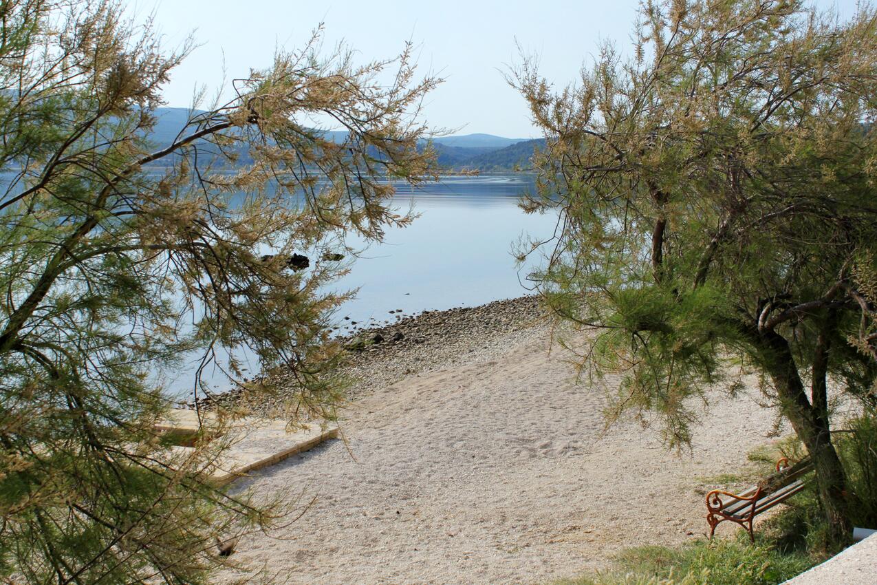 Nächster Strand - Ferienwohnungen am Meer Pridraga - Cuskijas, Novigrad