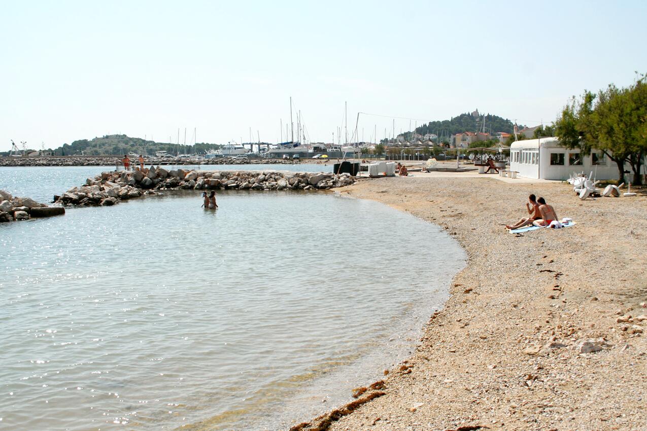 Playa más cercana - Apartamentos con parking Tribunj, Vodice