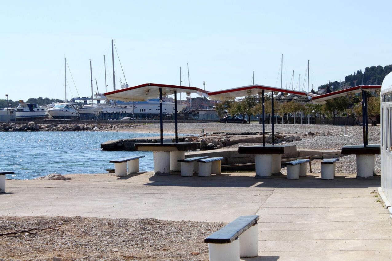 Playa más cercana - Apartamentos con parking Tribunj, Vodice