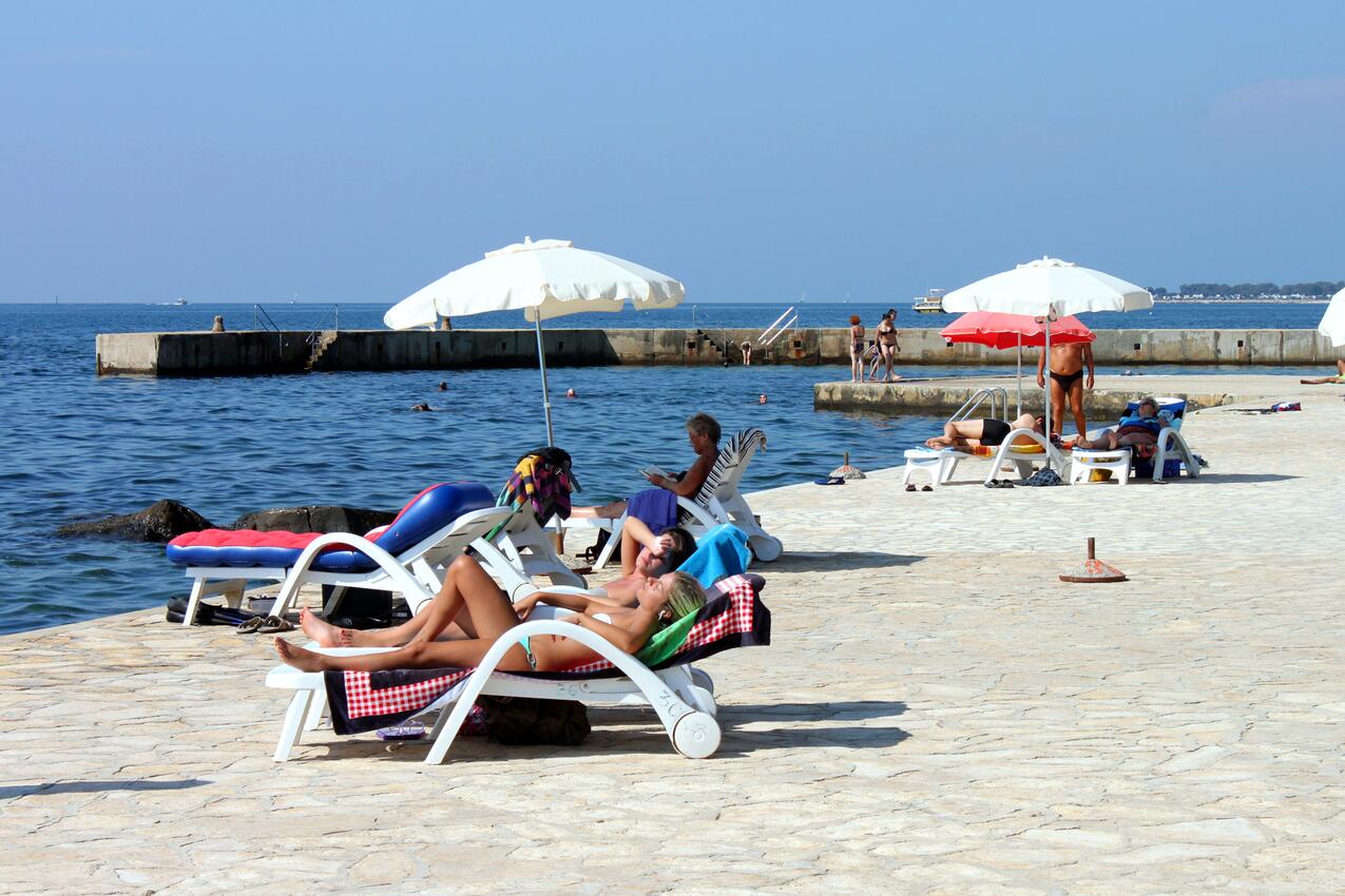 Nächster Strand - Ferienwohnungen und Zimmer mit Parklplatz Porec