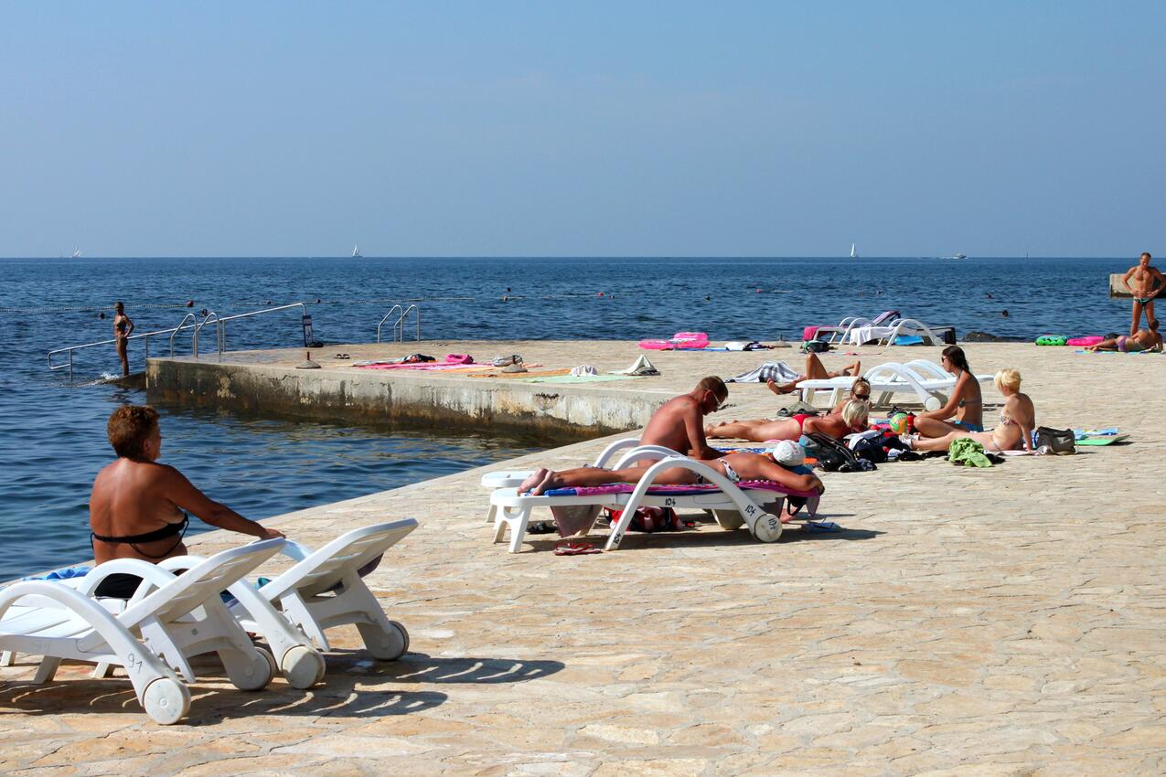Nächster Strand - Ferienwohnungen und Zimmer mit Parklplatz Porec