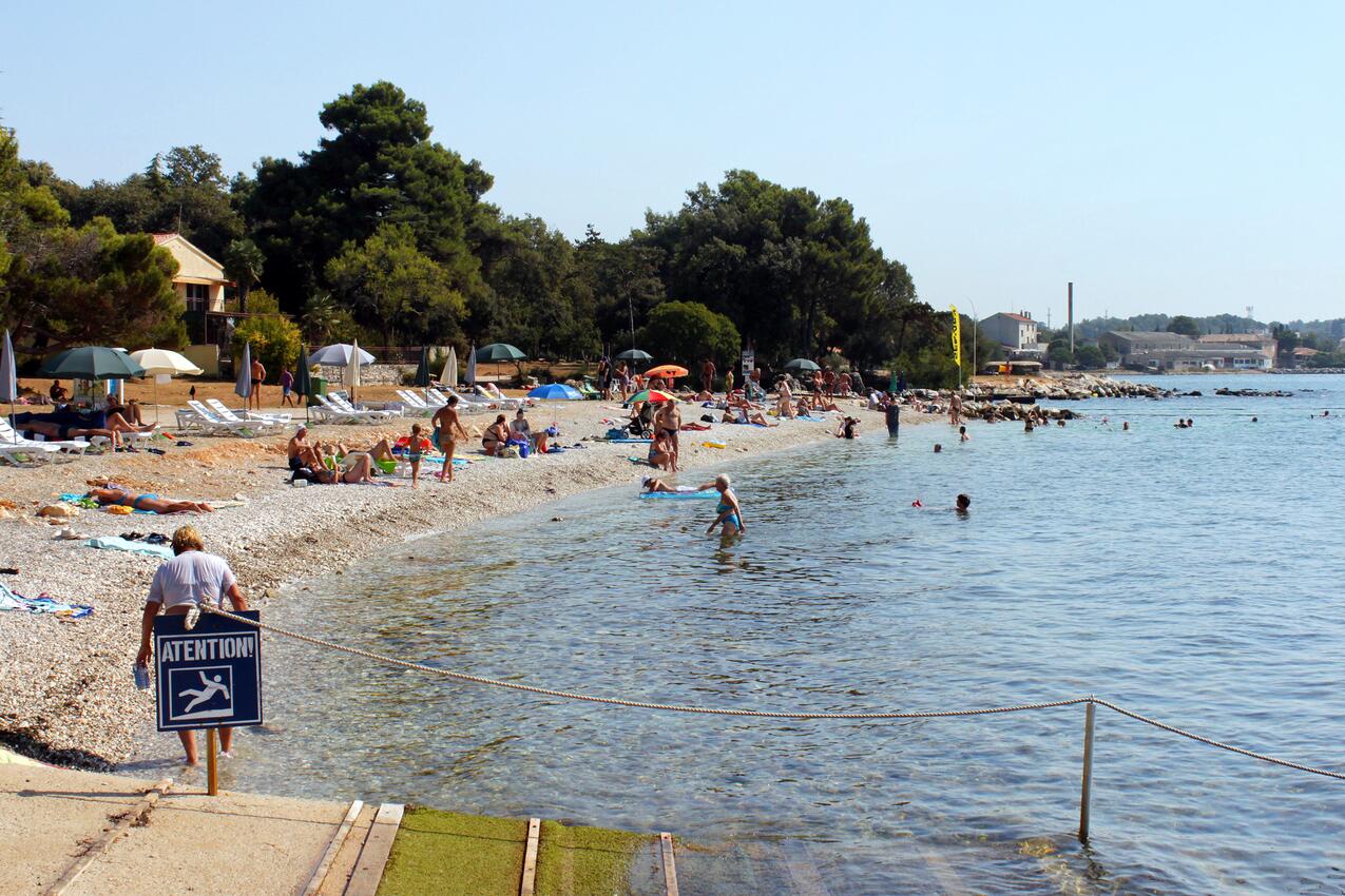 Nächster Strand - Ferienwohnungen und Zimmer mit Parklplatz Porec