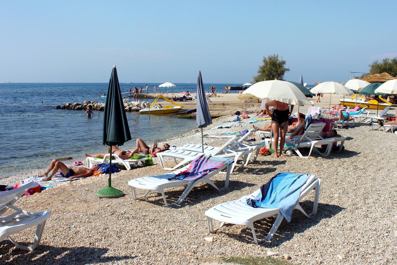 Nächster Strand - Ferienwohnungen und Zimmer mit Parklplatz Porec