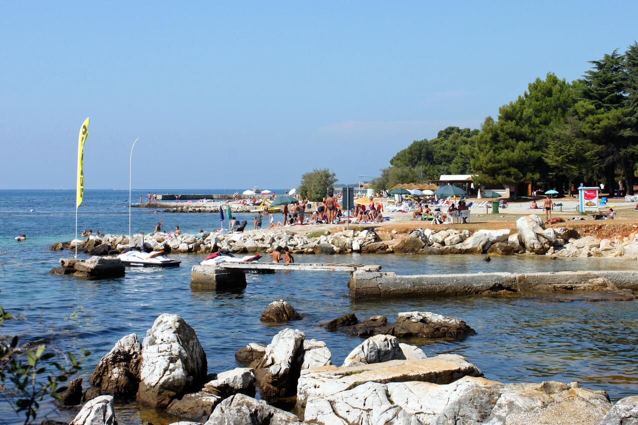 Nächster Strand - Ferienwohnungen und Zimmer mit Parklplatz Porec