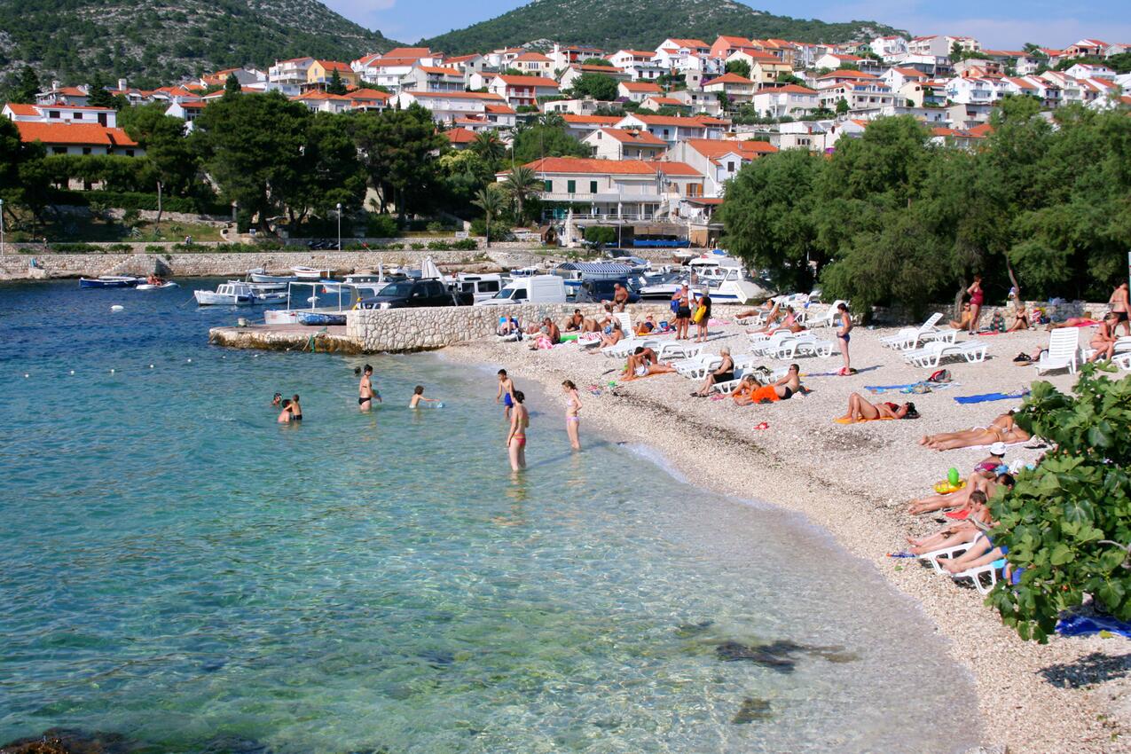 Nearest beach - Family-friendly apartments with swimming pools Hvar