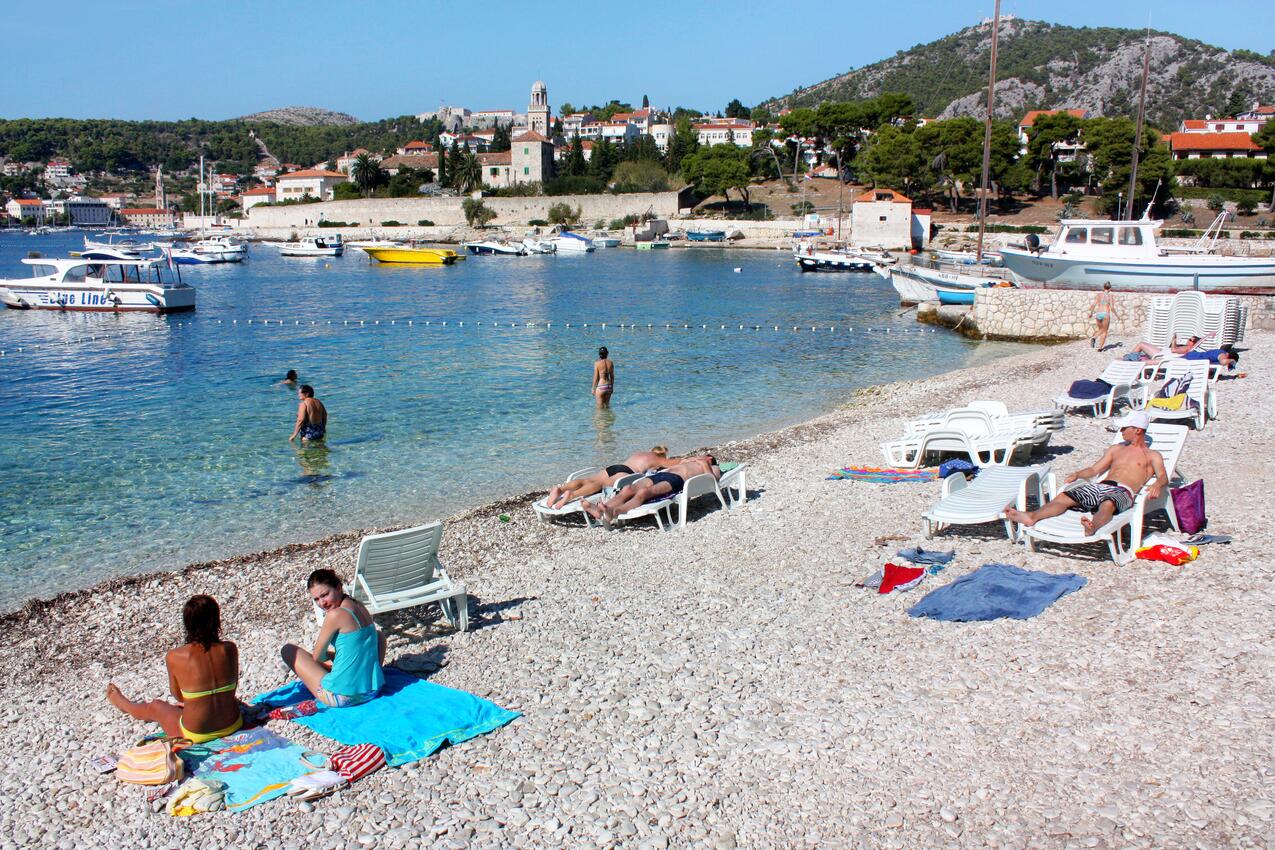 Nearest beach - Family-friendly apartments with swimming pools Hvar