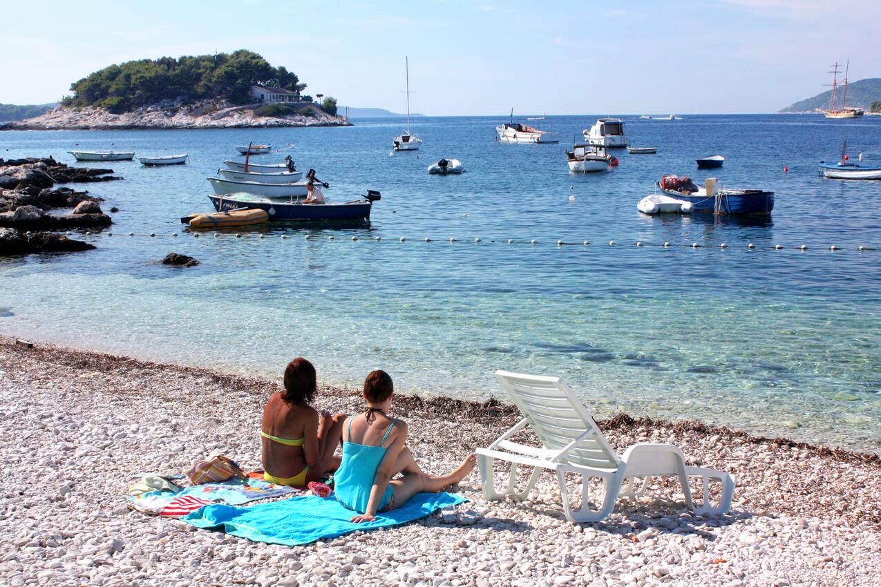 Nearest beach - Family-friendly apartments with swimming pools Hvar