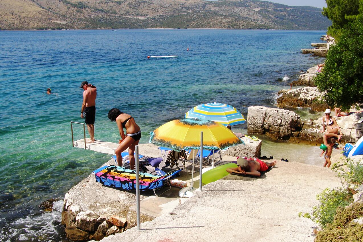 La spiaggia più vicina - Appartamenti accanto al mare Seget Vranjica, Traù - Trogir