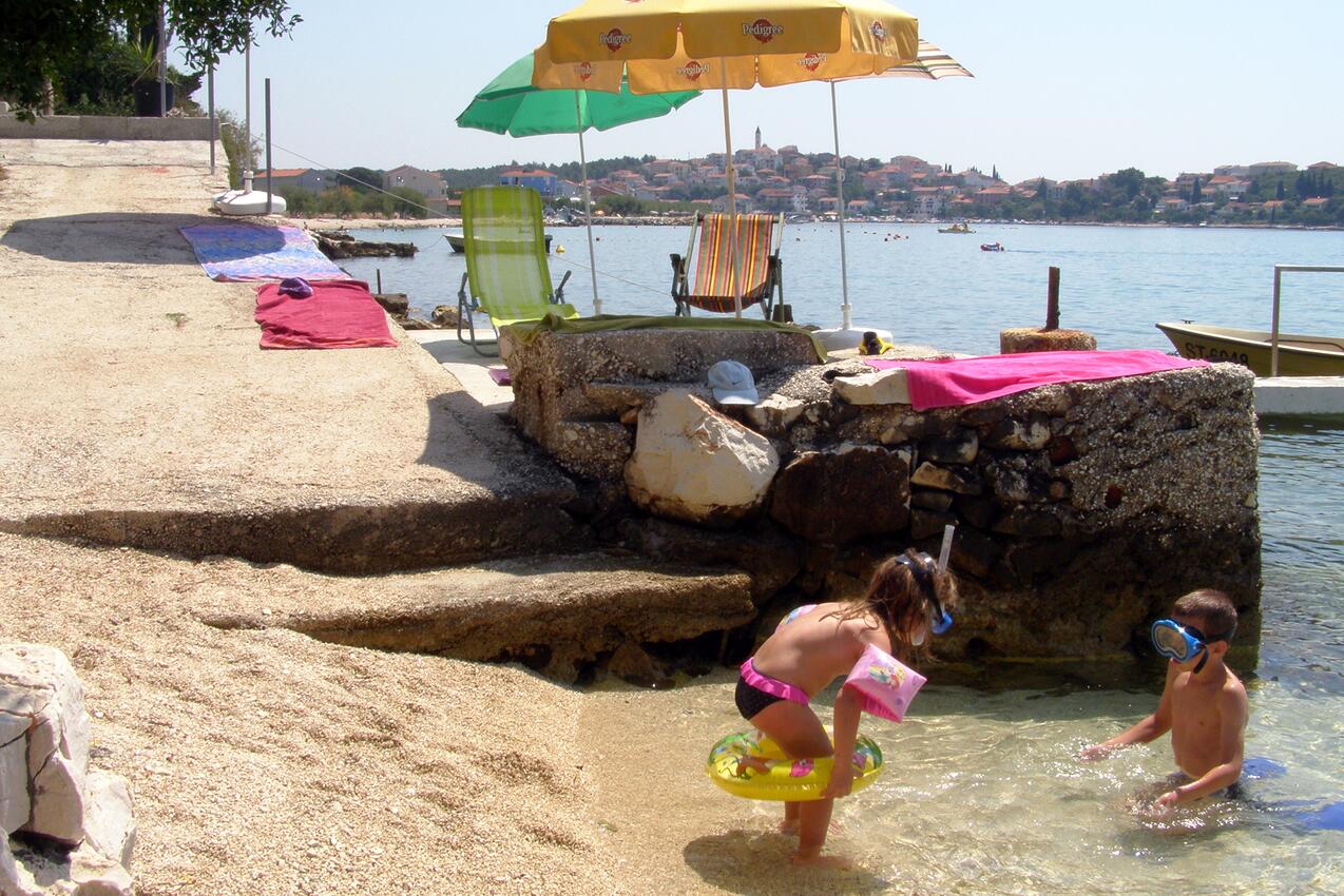 La spiaggia più vicina - Appartamenti accanto al mare Seget Vranjica, Traù - Trogir