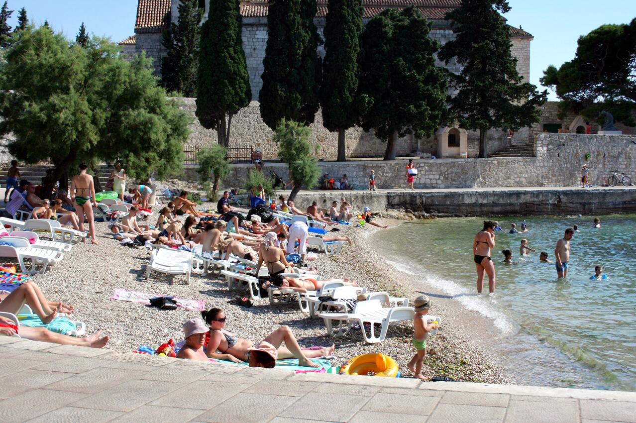 Nearest beach - Apartments and rooms with parking space Hvar