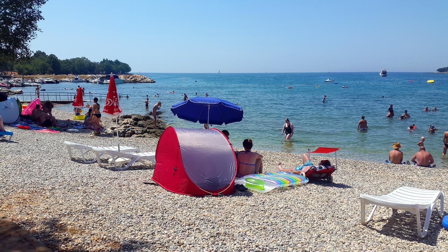Najbližja plaža - Apartmaji z bazenom za družine z otroci Poreč