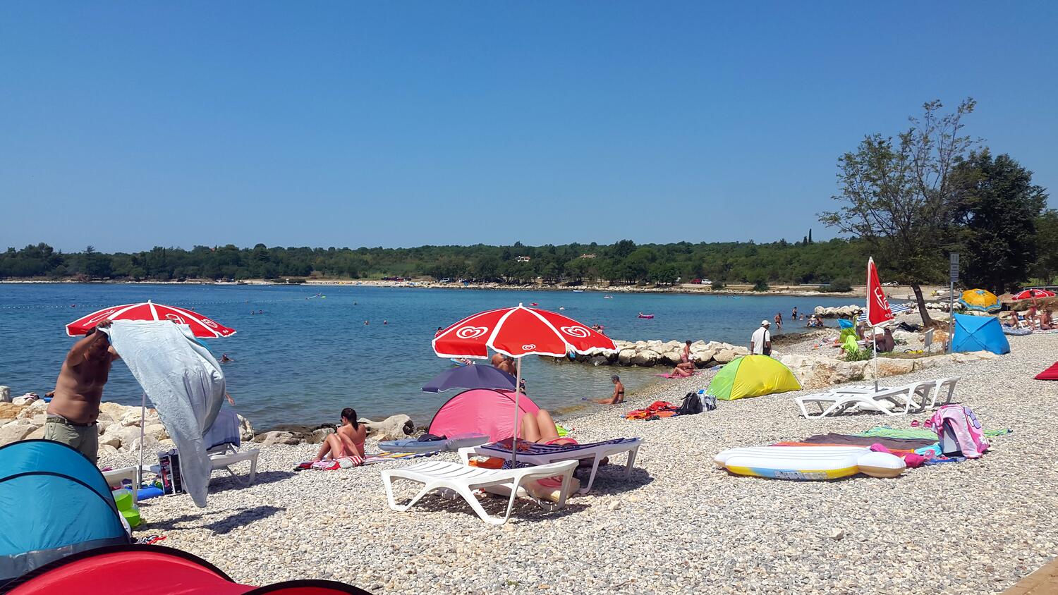 Najbližja plaža - Apartmaji z bazenom za družine z otroci Poreč