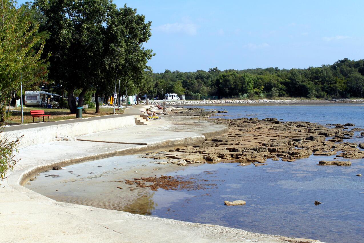 Najbliža plaža - Apartmani s bazenom Vardica, Umag