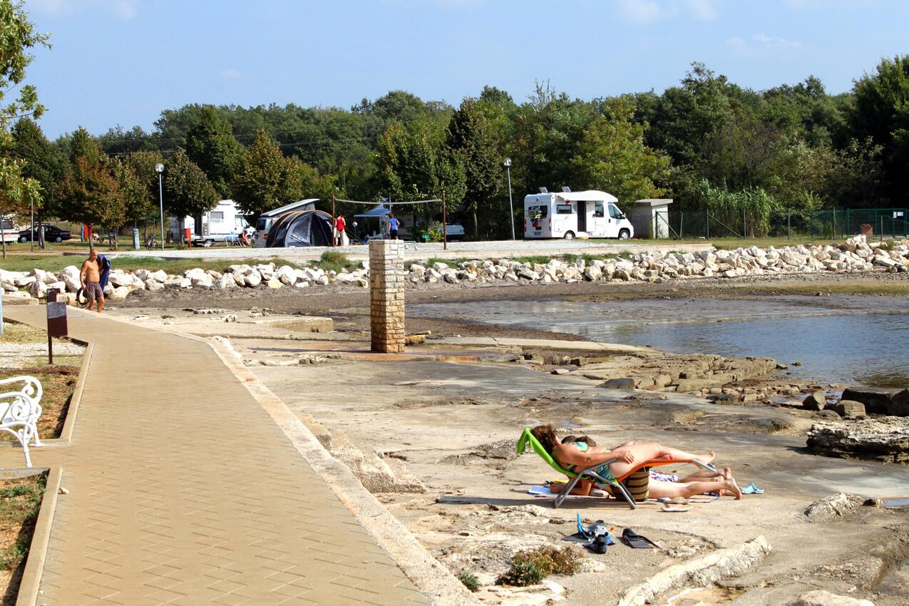 Najbliža plaža - Apartmani s bazenom Vardica, Umag