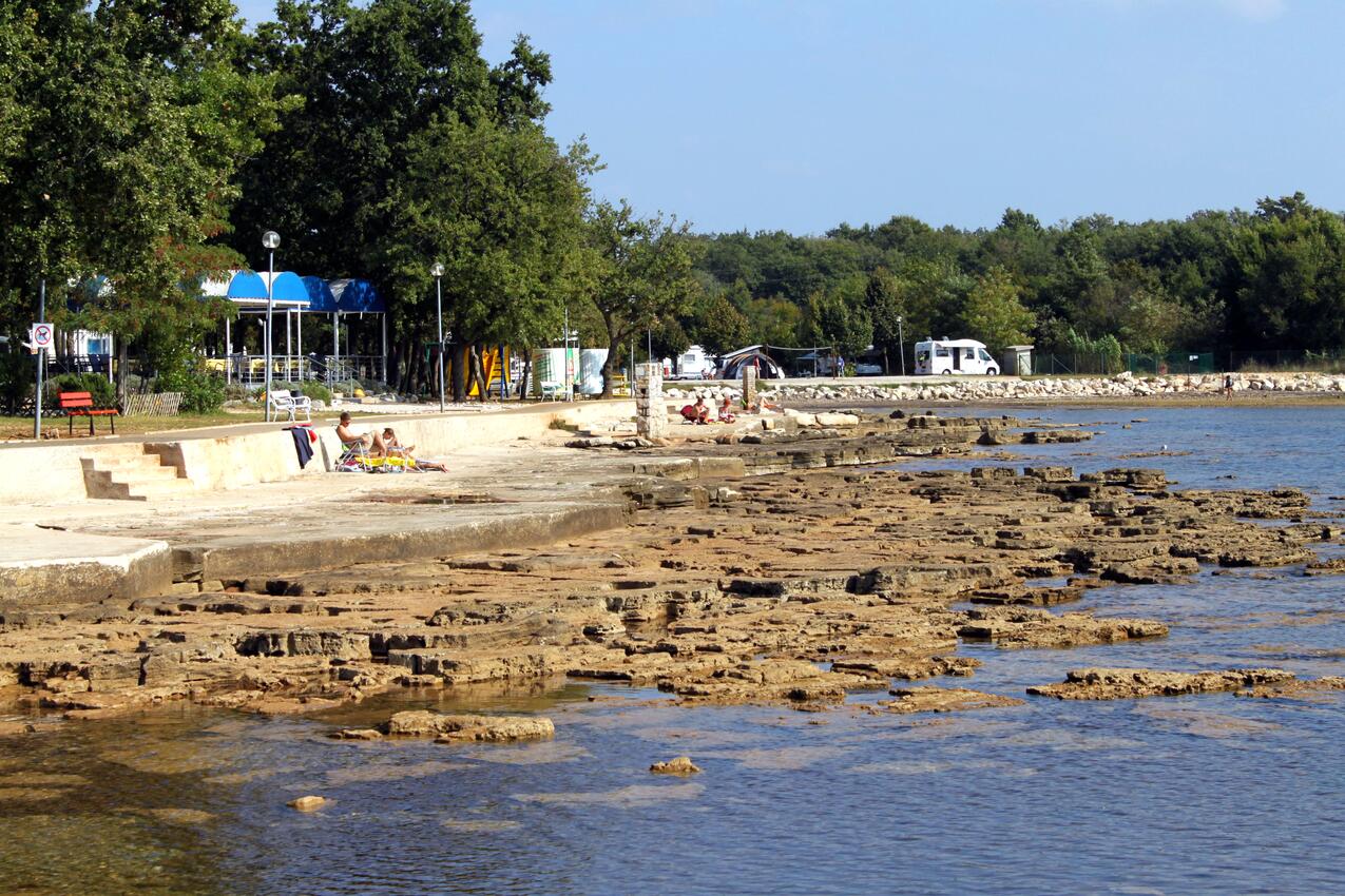 Najbliža plaža - Apartmani s bazenom Vardica, Umag