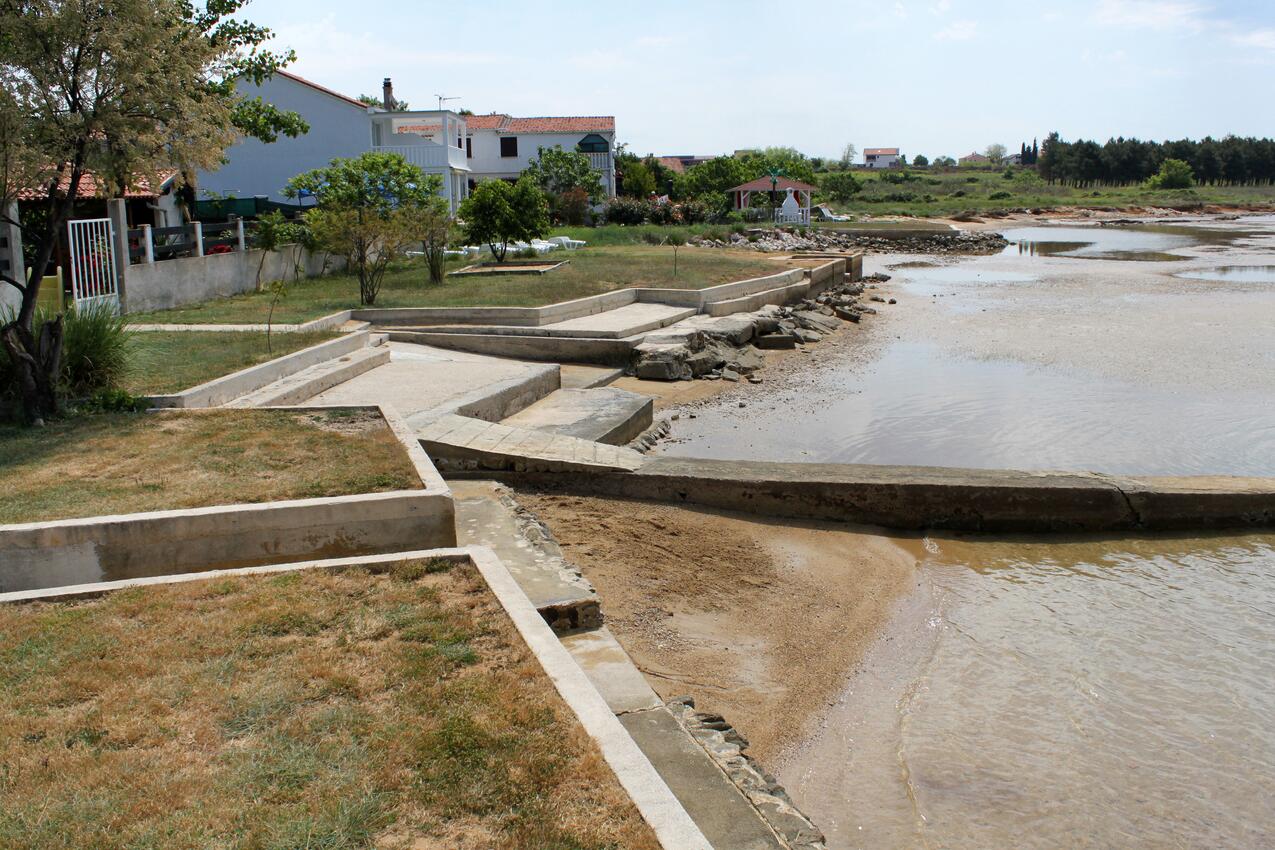 La spiaggia più vicina - Appartamenti accanto al mare Brevilacqua - Privlaka, Zara - Zadar