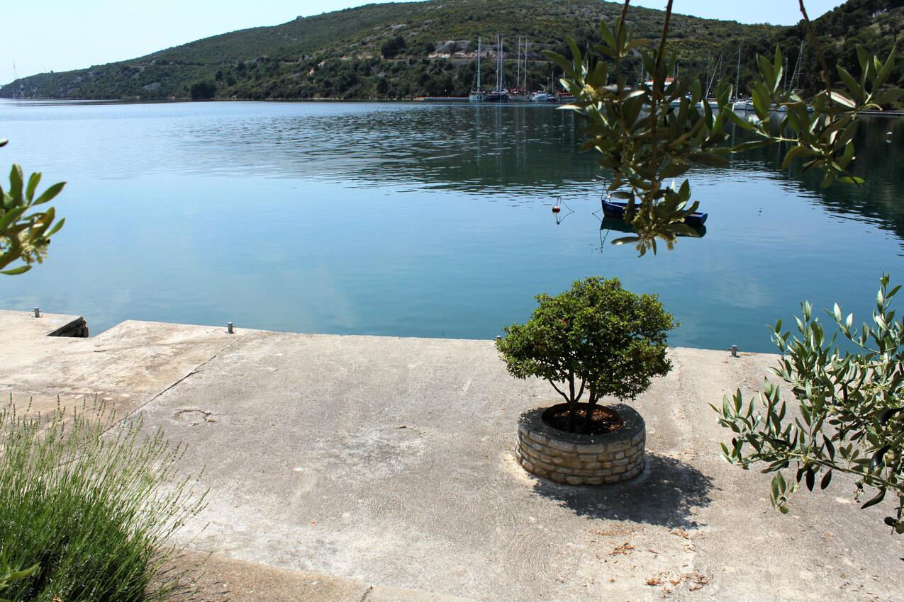 La spiaggia più vicina - Appartamenti accanto al mare per famiglie Zaton, Krka