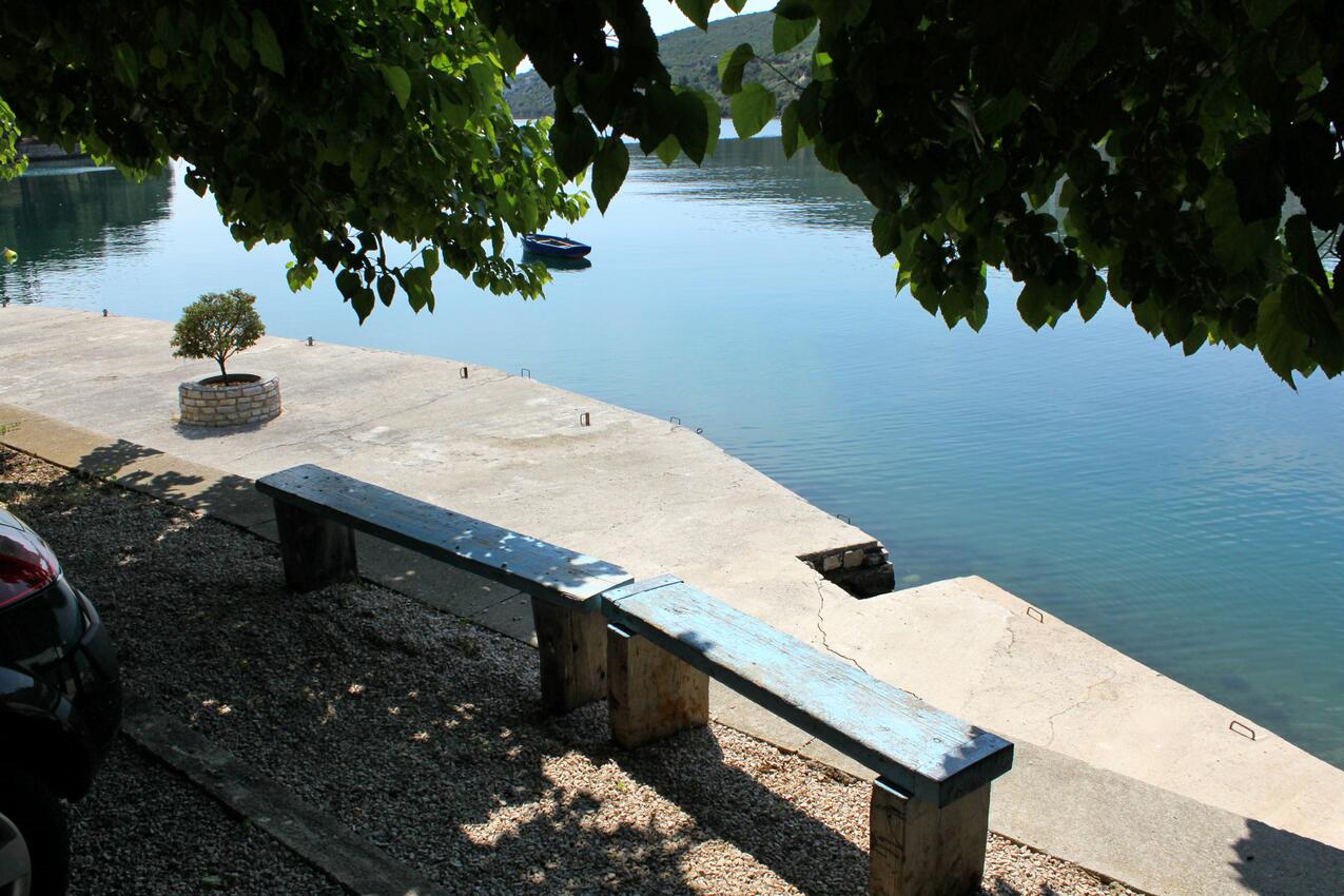 La spiaggia più vicina - Appartamenti accanto al mare per famiglie Zaton, Krka