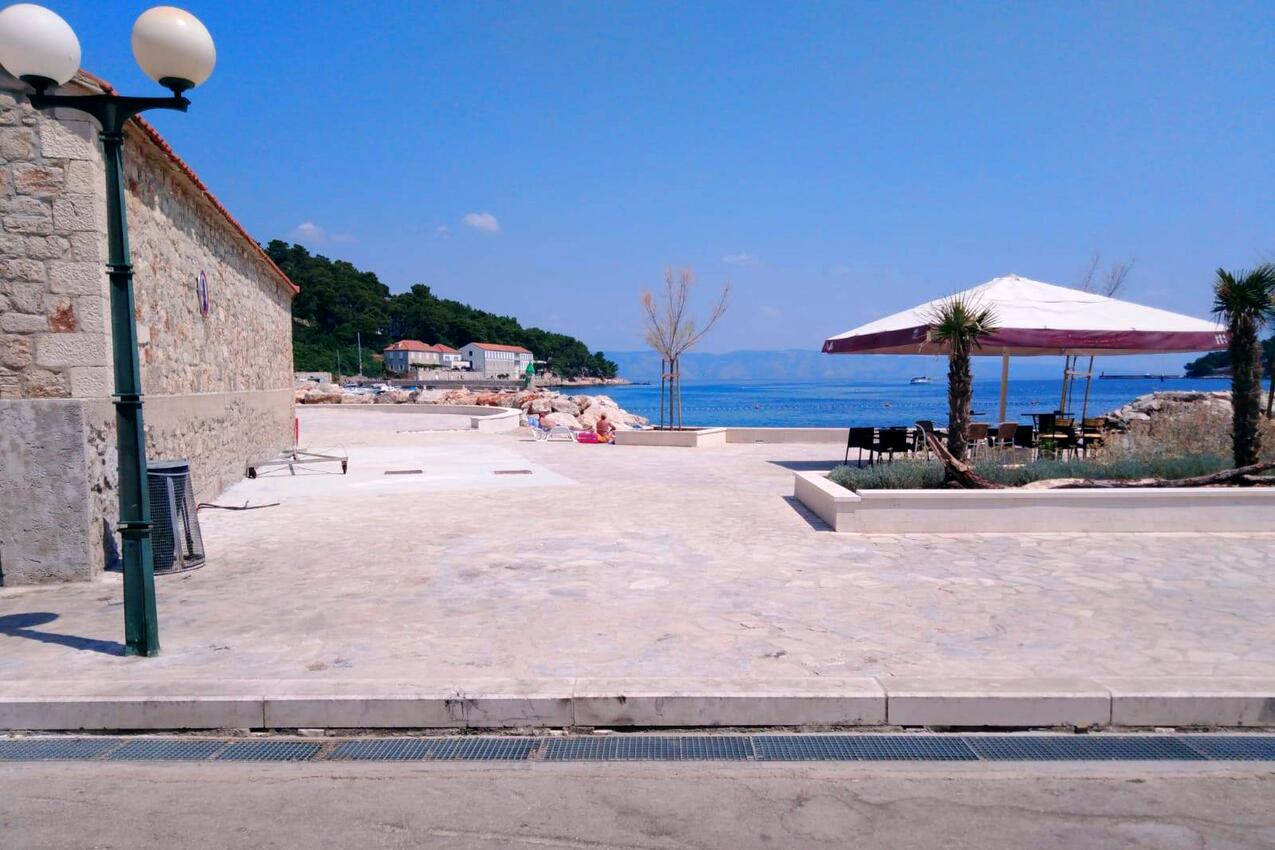 Den närmaste badstranden - Be om mer Jelsa, Hvar
