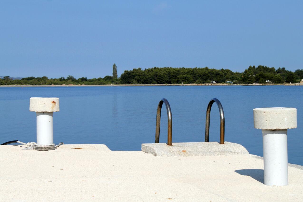 La spiaggia più vicina - Appartamenti con parcheggio Seline, Paklenica
