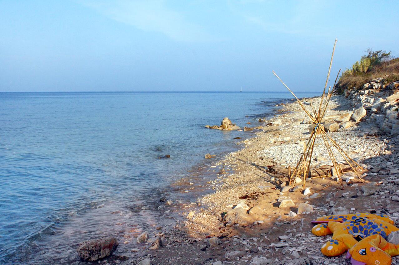 La spiaggia più vicina - Appartamenti con parcheggio Mareda, Novigrad