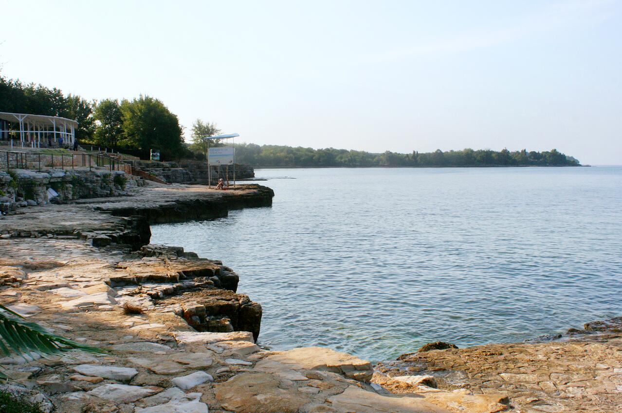 La spiaggia più vicina - Appartamenti con parcheggio Mareda, Novigrad