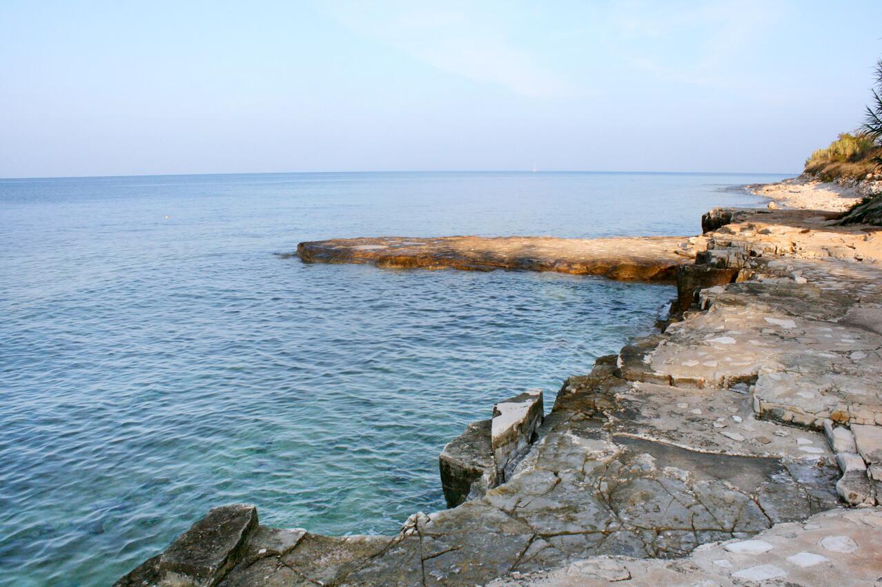 La spiaggia più vicina - Appartamenti con parcheggio Mareda, Novigrad