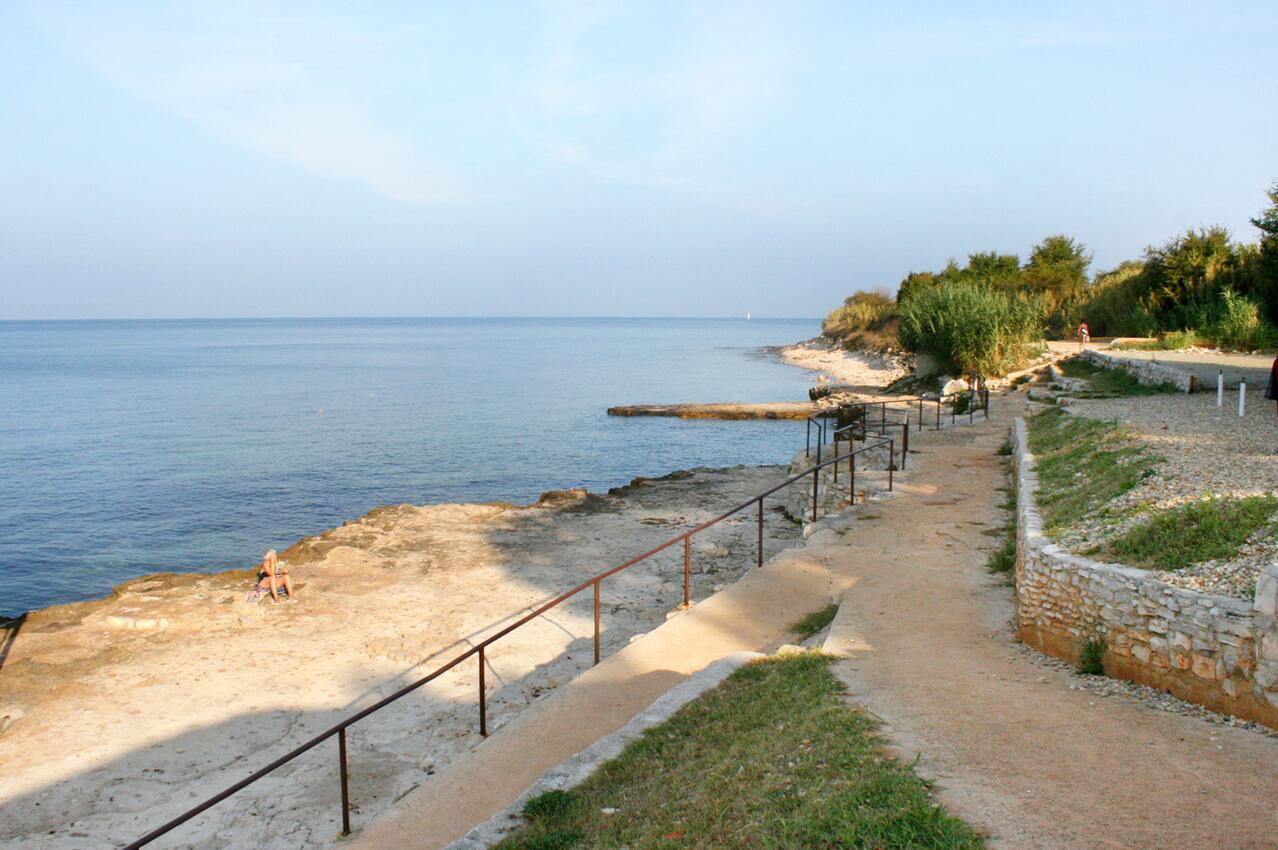 La spiaggia più vicina - Appartamenti con parcheggio Mareda, Novigrad