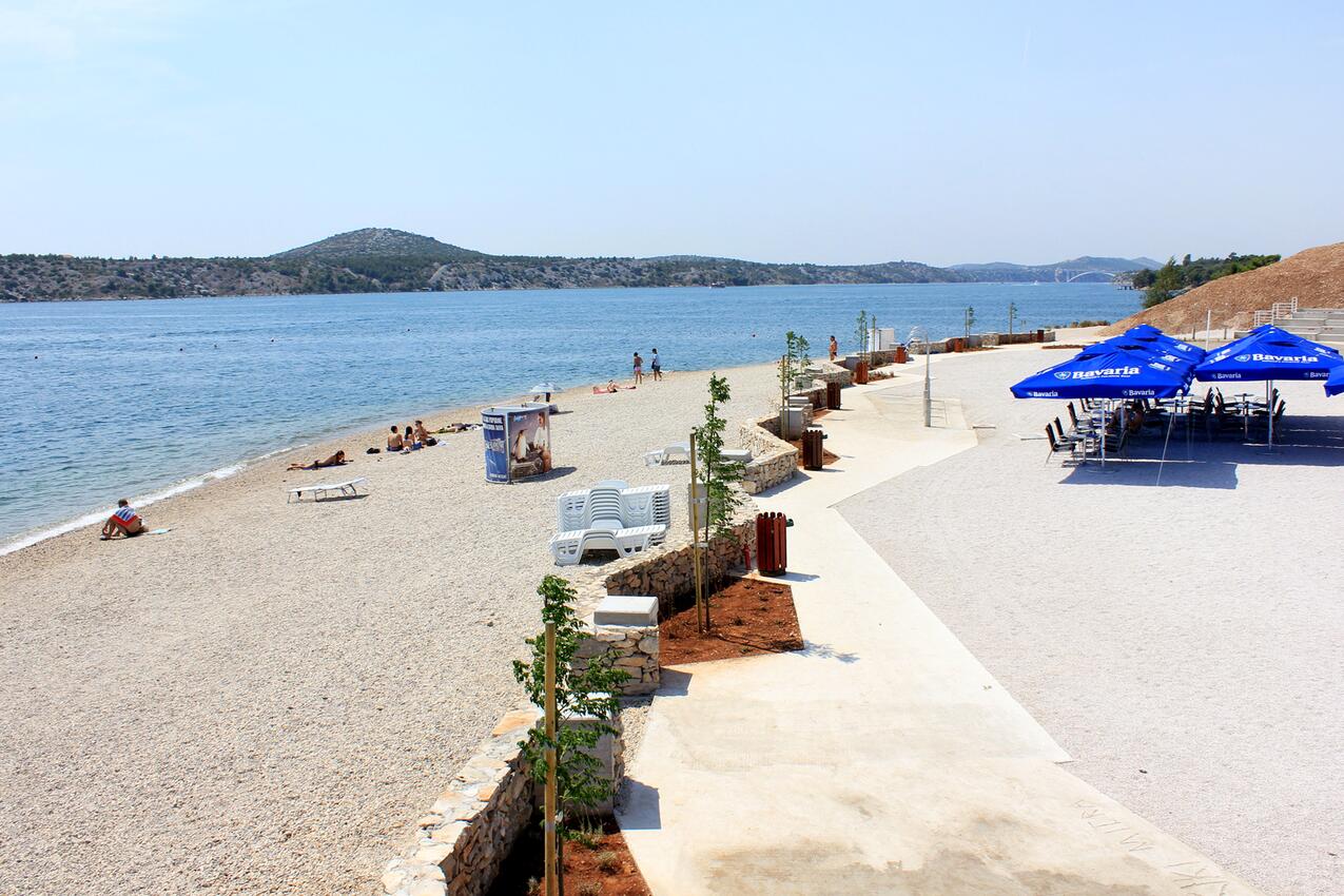 La spiaggia più vicina - Casa vacanze accanto al mare Sebenico - Šibenik