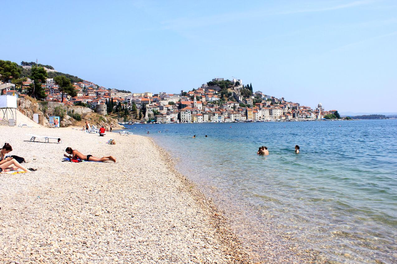 La spiaggia più vicina - Casa vacanze accanto al mare Sebenico - Šibenik