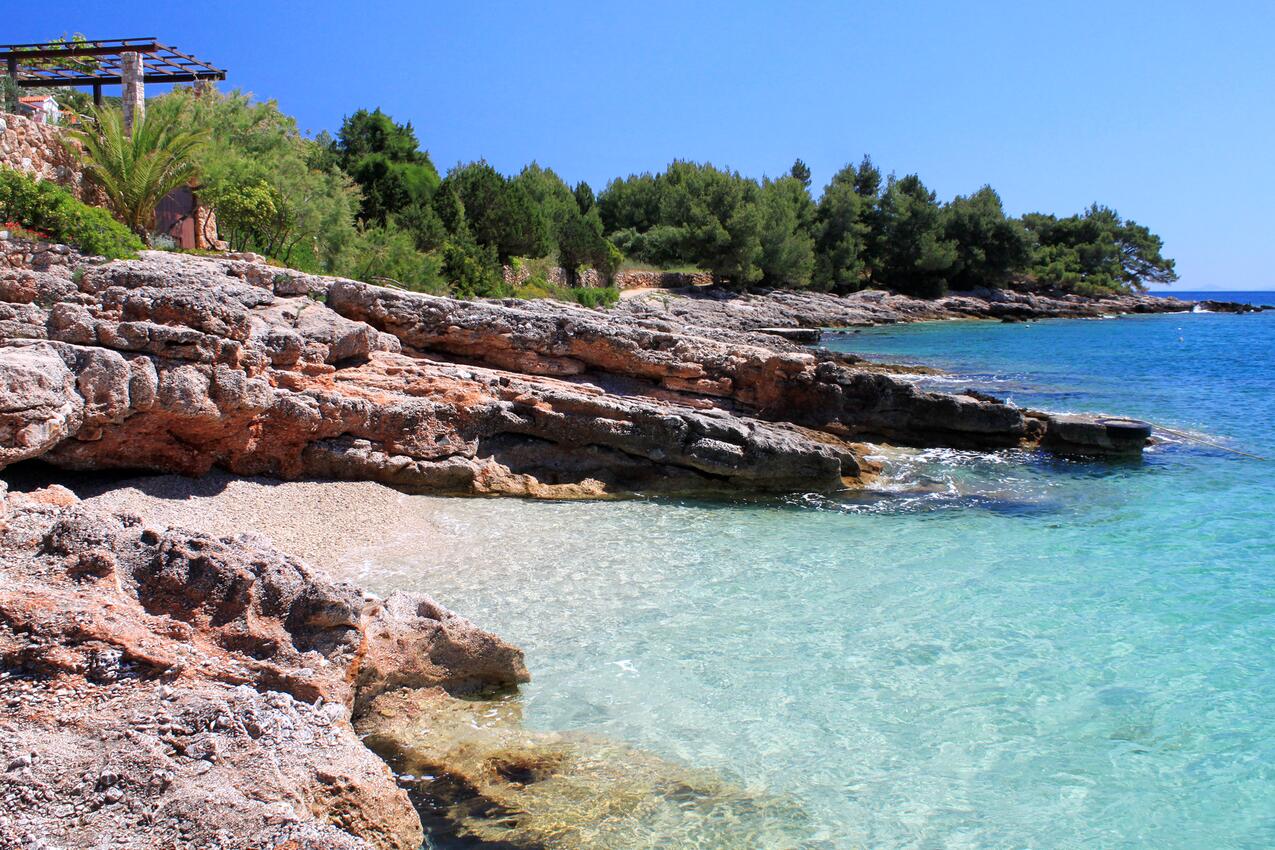 Nächster Strand - Ferienwohnungen mit Parkplatz Zavala, Hvar