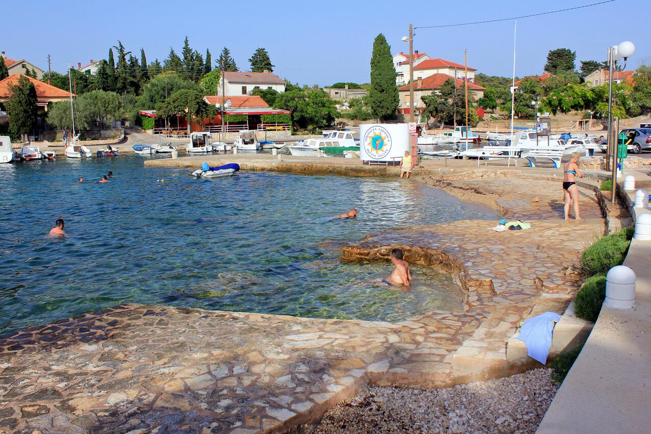 Nächster Strand - Ferienwohnungen mit Parkplatz Ugljan
