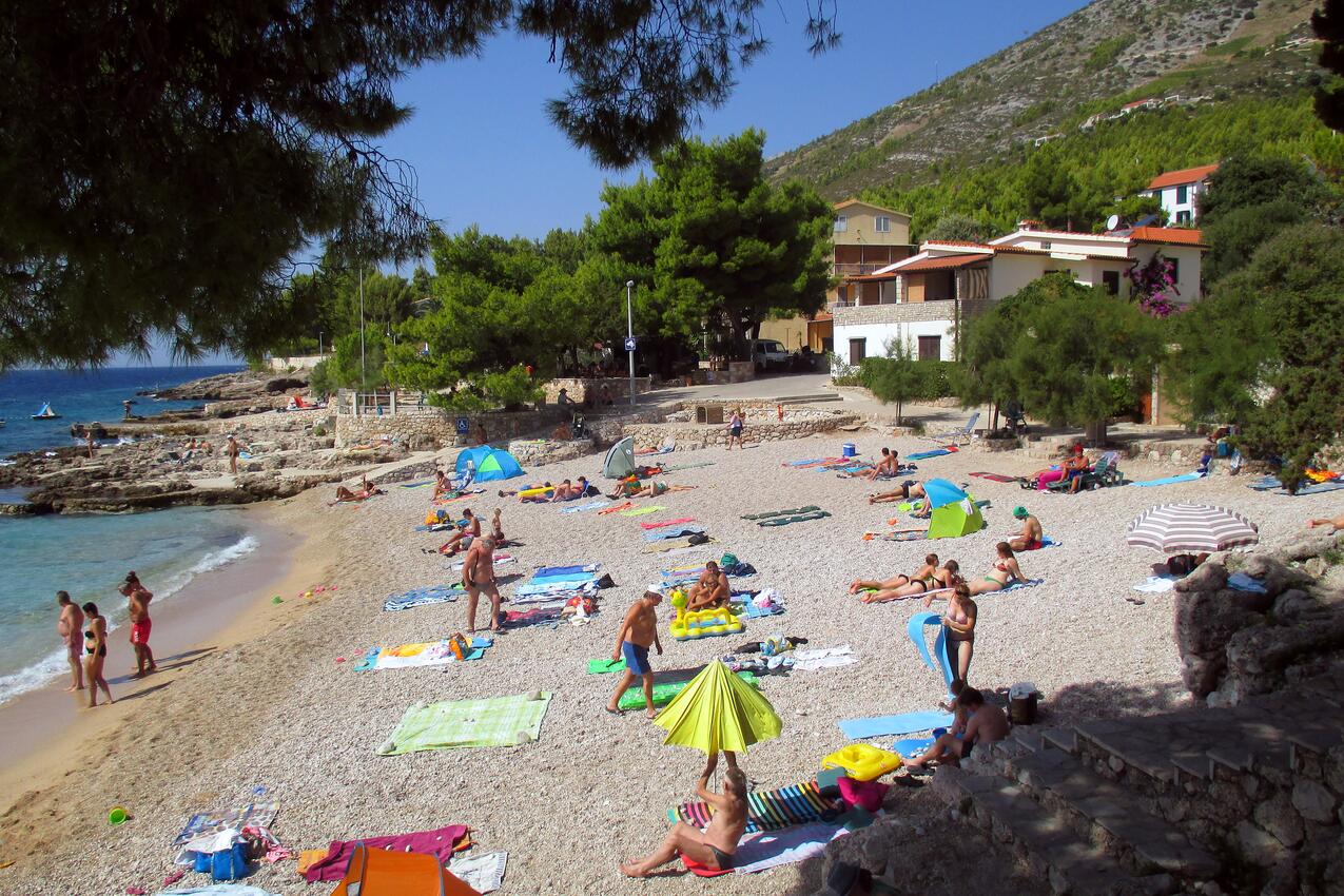 Nächster Strand - Ferienwohnungen mit Parkplatz Ivan Dolac, Hvar
