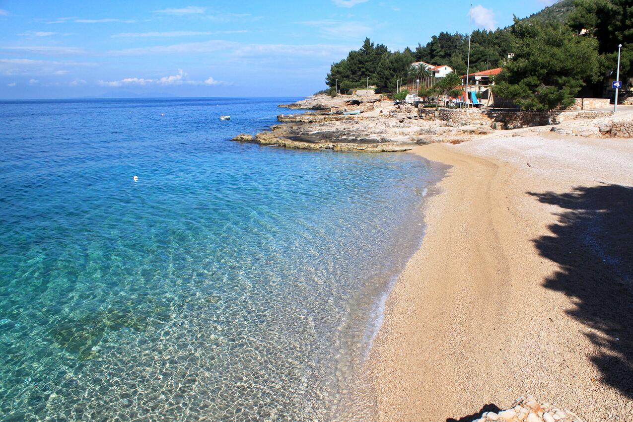 Nächster Strand - Ferienwohnungen mit Parkplatz Ivan Dolac, Hvar