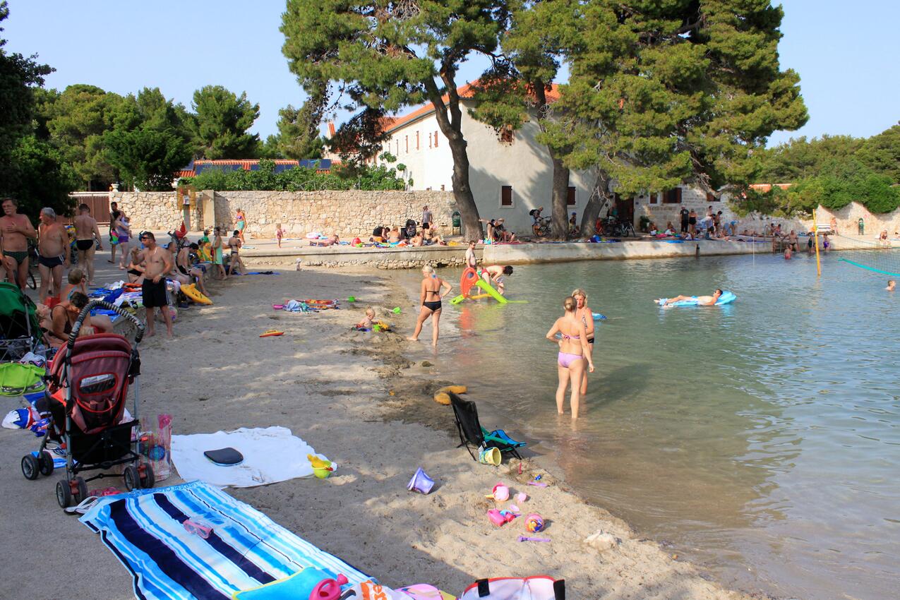 Nearest beach - Apartments with parking space Ugljan