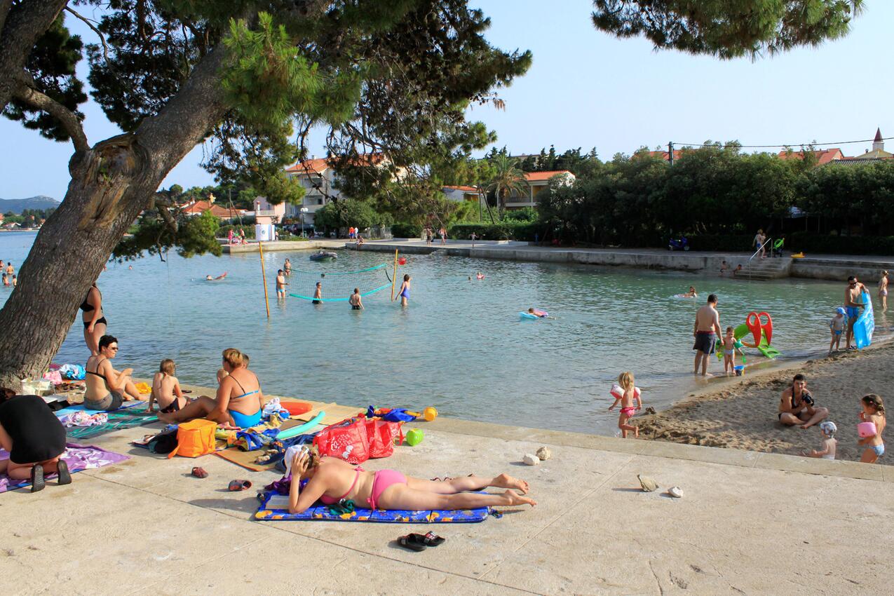 Nearest beach - Apartments with parking space Ugljan