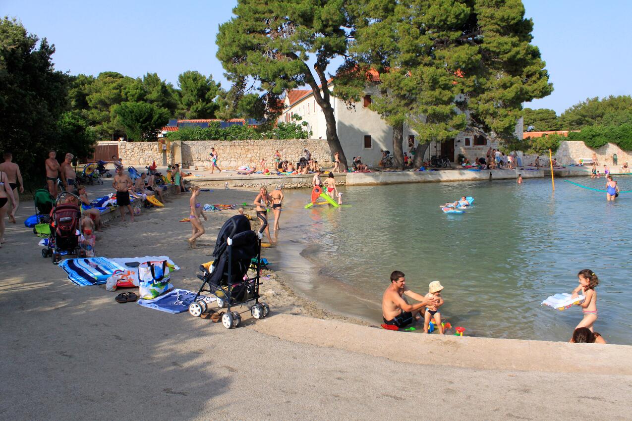 Nearest beach - Apartments with parking space Ugljan