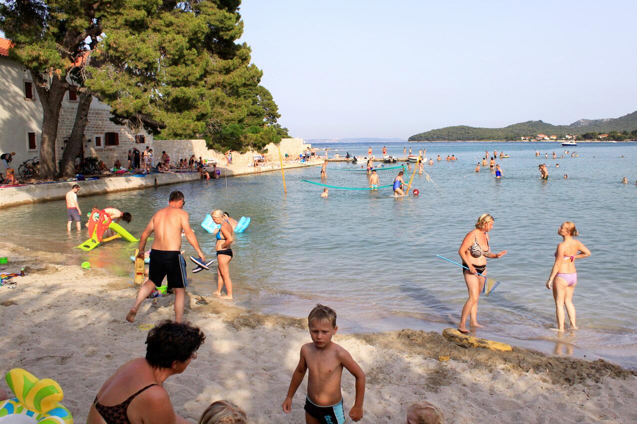 Nearest beach - Apartments with parking space Ugljan