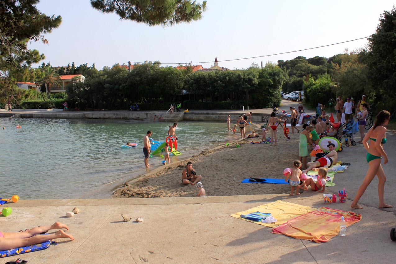 Nearest beach - Apartments with parking space Ugljan