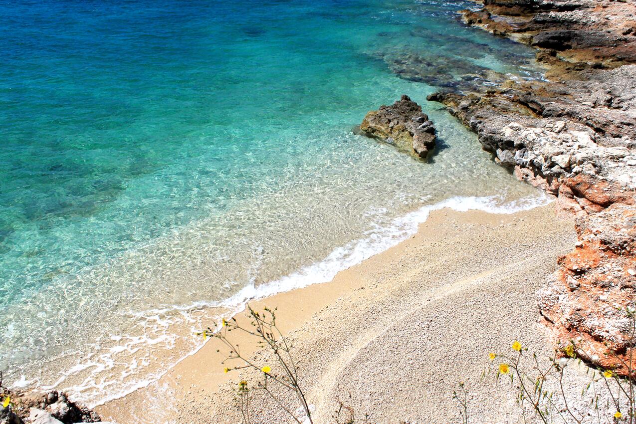 Nächster Strand - Ferienwohnungen am Meer Zavala, Hvar