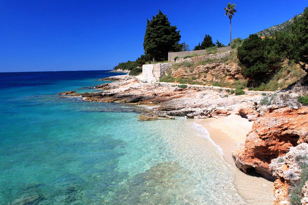 Nächster Strand - Ferienwohnungen am Meer Zavala, Hvar