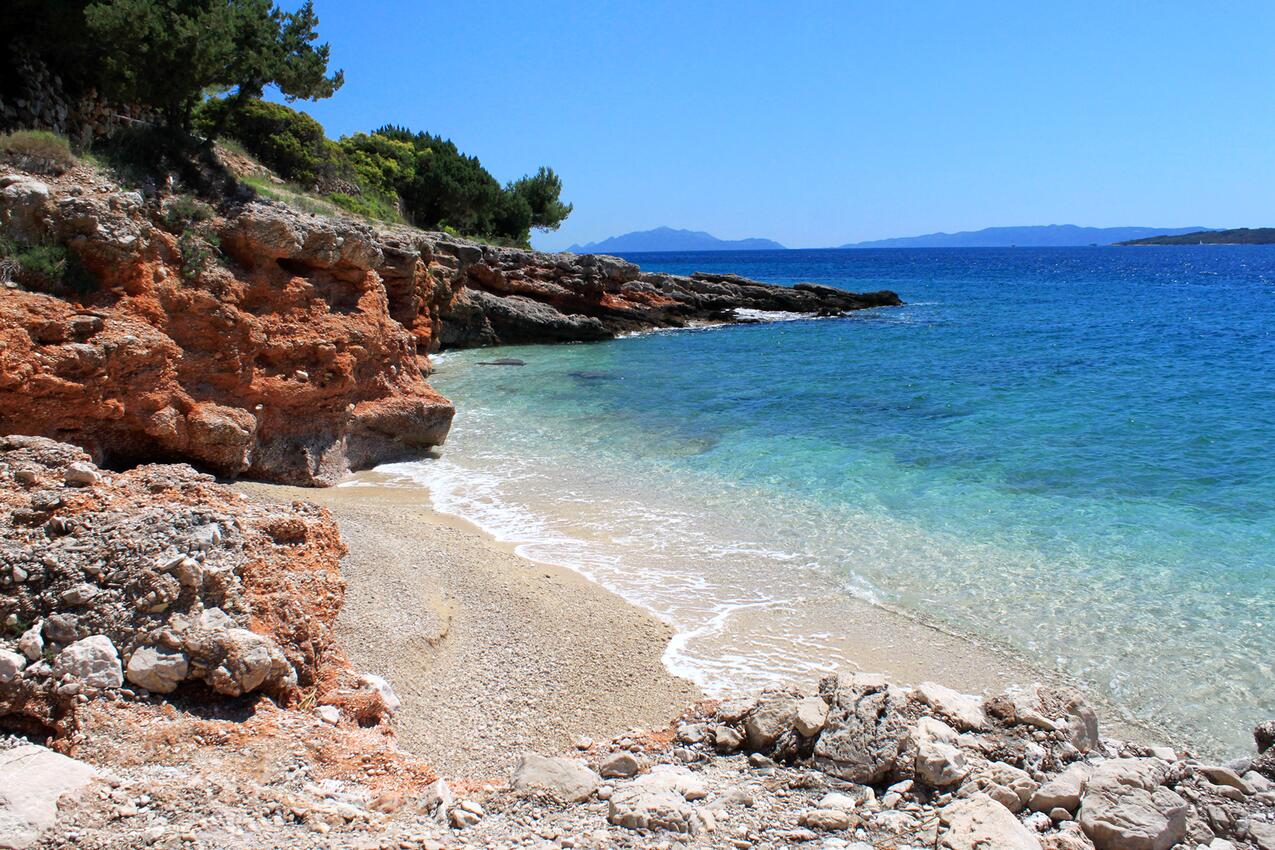 Nächster Strand - Ferienwohnungen am Meer Zavala, Hvar