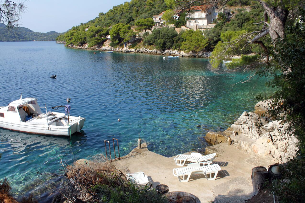 Najbliža plaža - Apartmani uz more Ubli, Lastovo