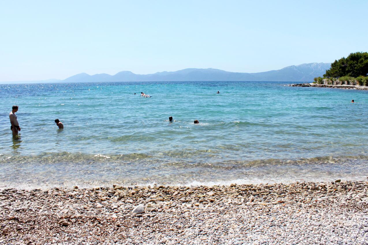 Najbliža plaža - Apartmani uz more Sućuraj, Hvar