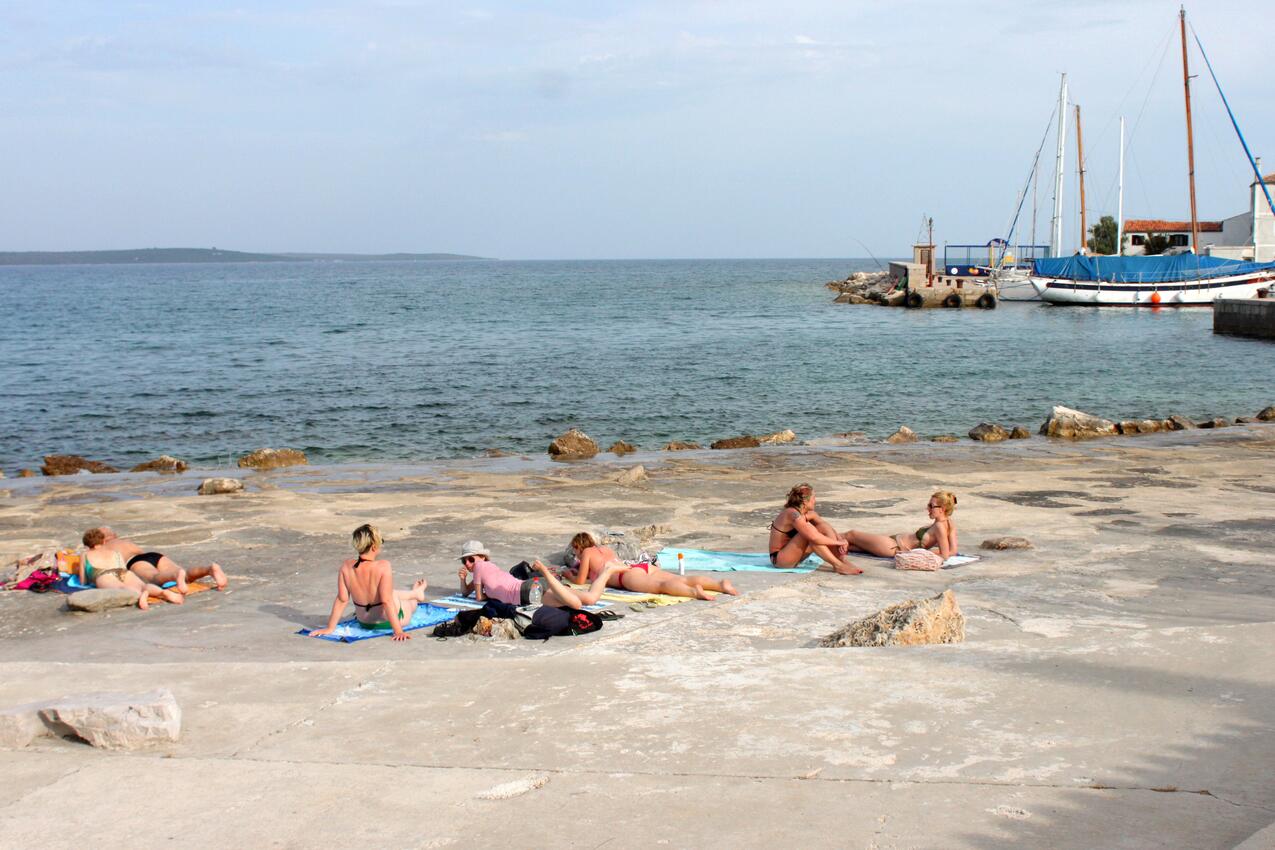 Legközelebbi strand - Apartmanok és szobák parkolóhellyel Nerezine, Losinj