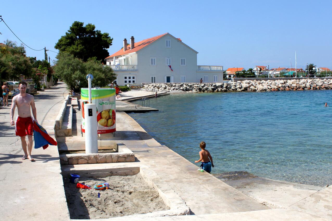 Nächster Strand - Ferienwohnungen am Meer Poljana, Ugljan