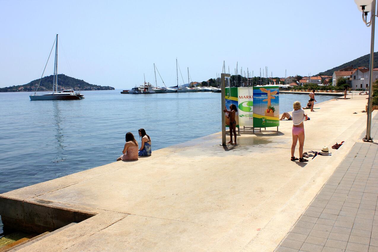 Nächster Strand - Ferienwohnungen mit Parkplatz Preko, Ugljan