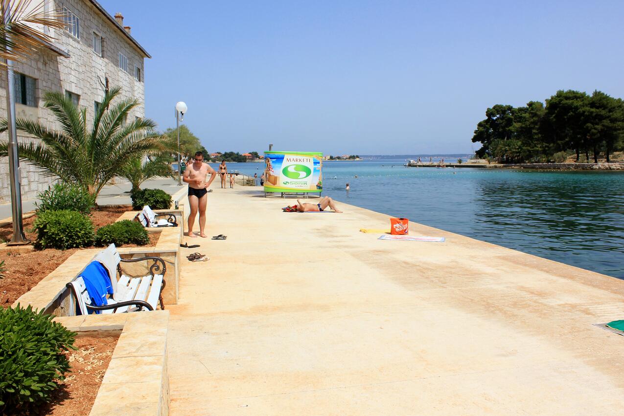 Nächster Strand - Ferienwohnungen mit Parkplatz Preko, Ugljan