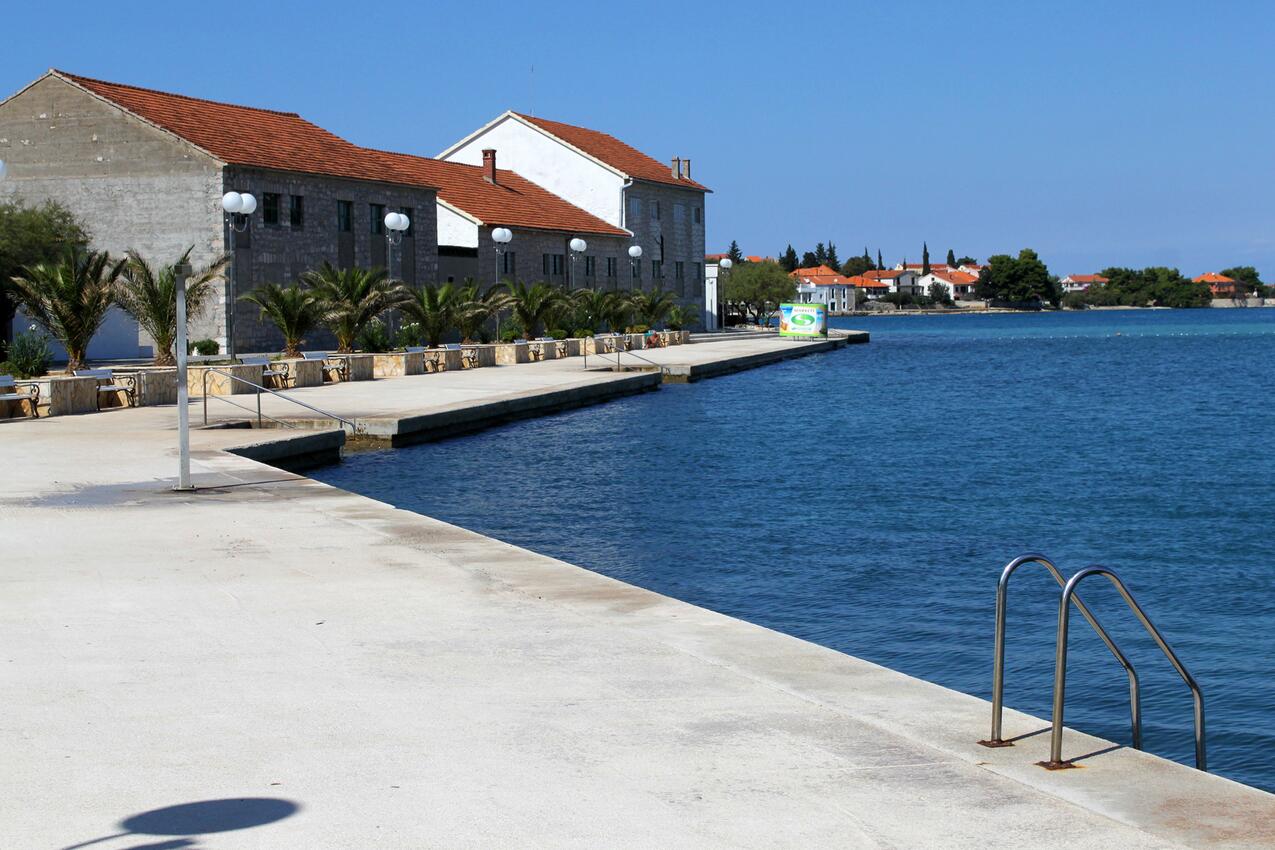 Nächster Strand - Ferienwohnungen mit Parkplatz Preko, Ugljan