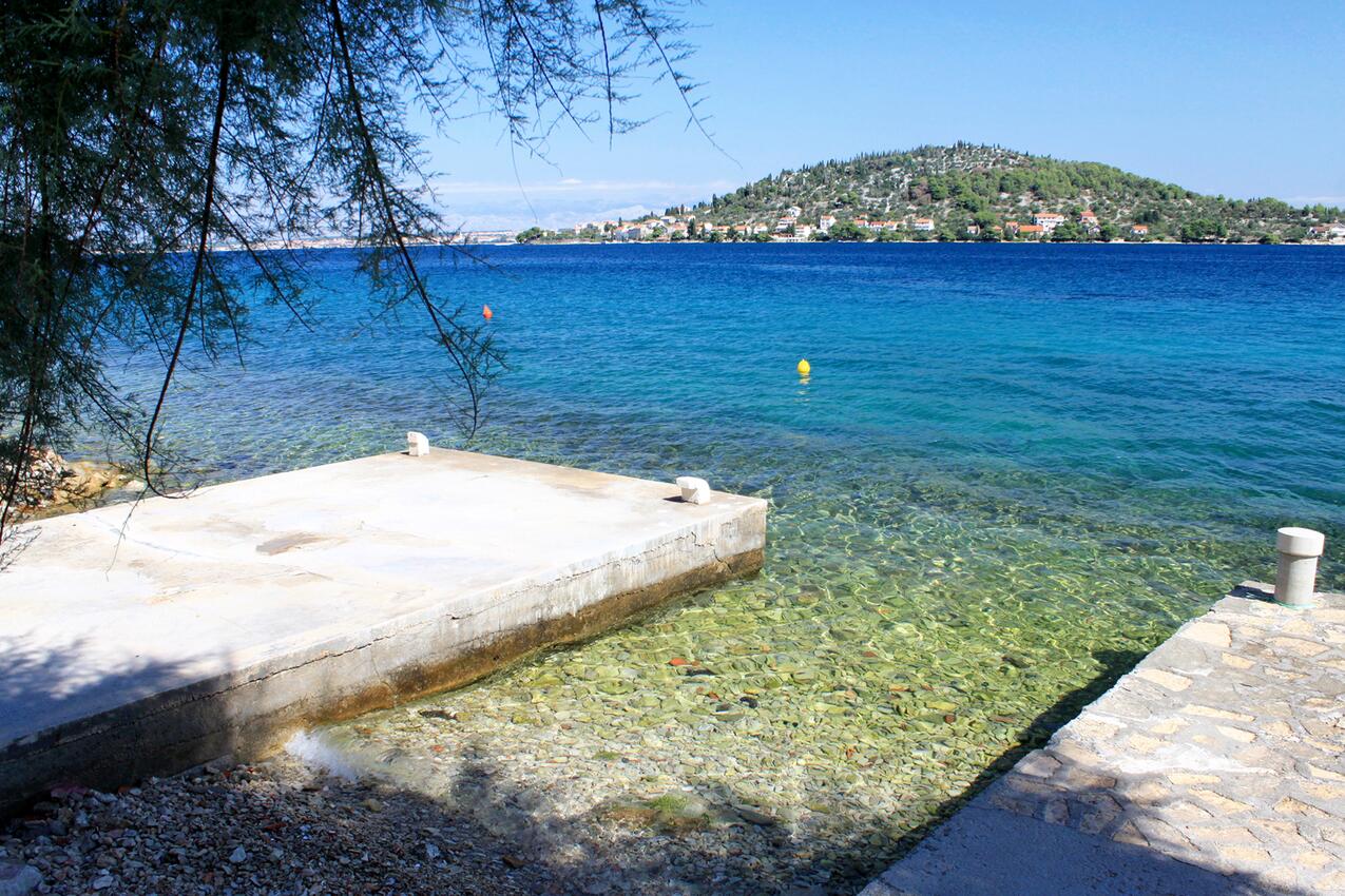 Nächster Strand - Ferienwohnungen und Zimmer mit Pool Kali, Ugljan
